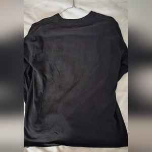 Im selling a long sleeves champion shirt